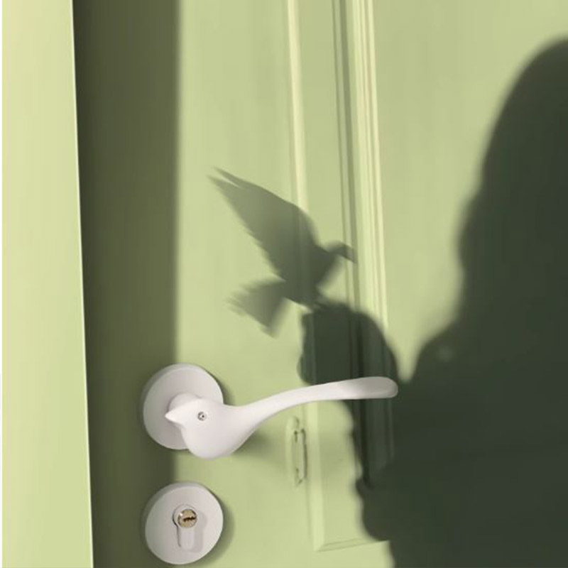 Khóa cửa tay gạt decor hình chú chim nhỏ màu trắng SD6733 | Flexdecor VN | 1