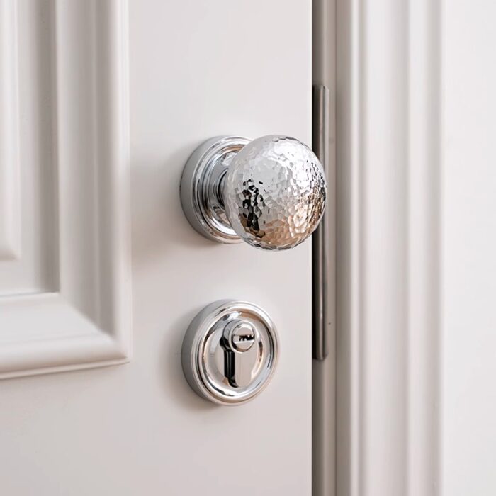 Khóa cửa tay nắm bằng đồng vân nổi hiện đại JJ7543 | Flexdecor VN | 1