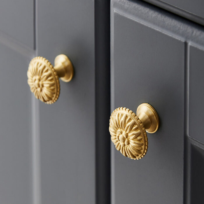 Núm tay nắm đồng decor hoa cúc nghệ thuật YPH0417 | Flexdecor VN | 1