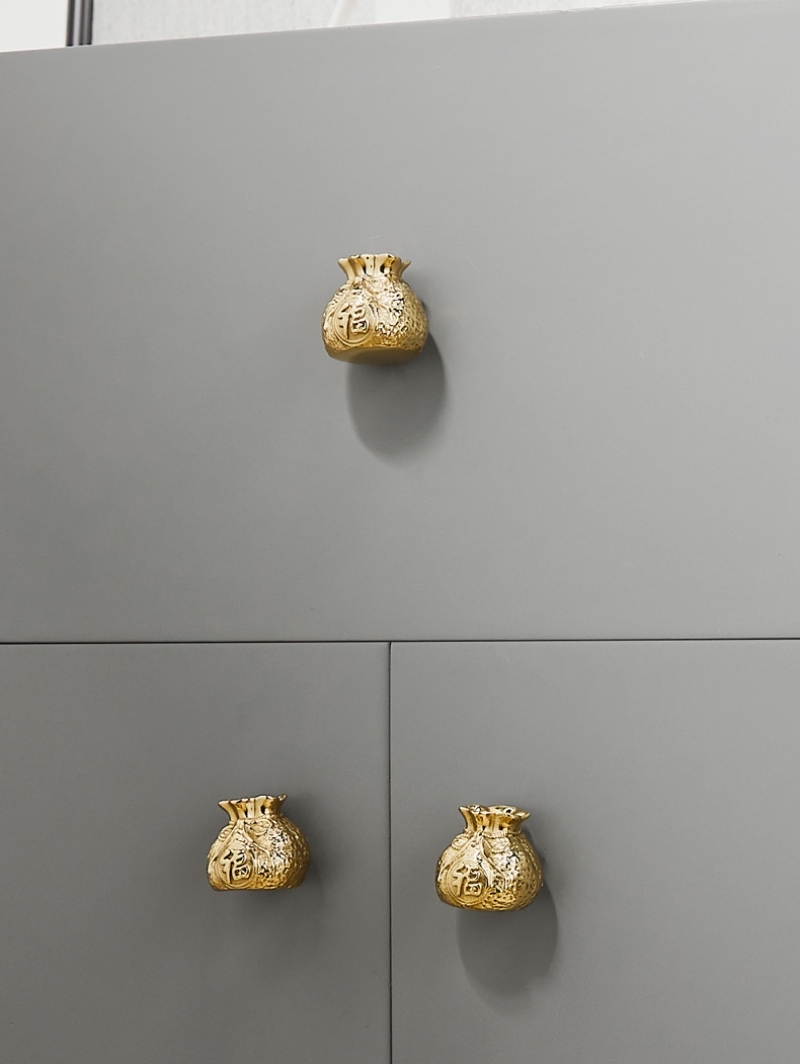 Núm tay nắm đồng decor túi vàng may mắn YPH6973 | Flexdecor VN | 1
