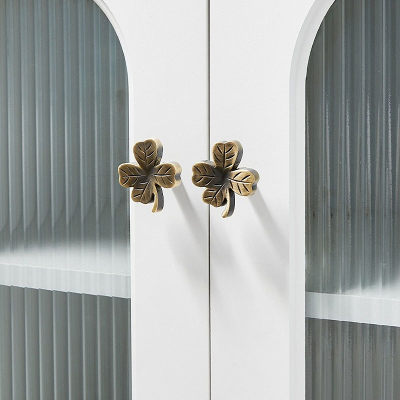 Núm tay nắm tủ đồng thau hình cỏ may mắn KPA9407 | Flexdecor VN | 20 Núm tay nắm tủ đồng thau hình cỏ may mắn KPA9407 | Flexdecor VN | 19