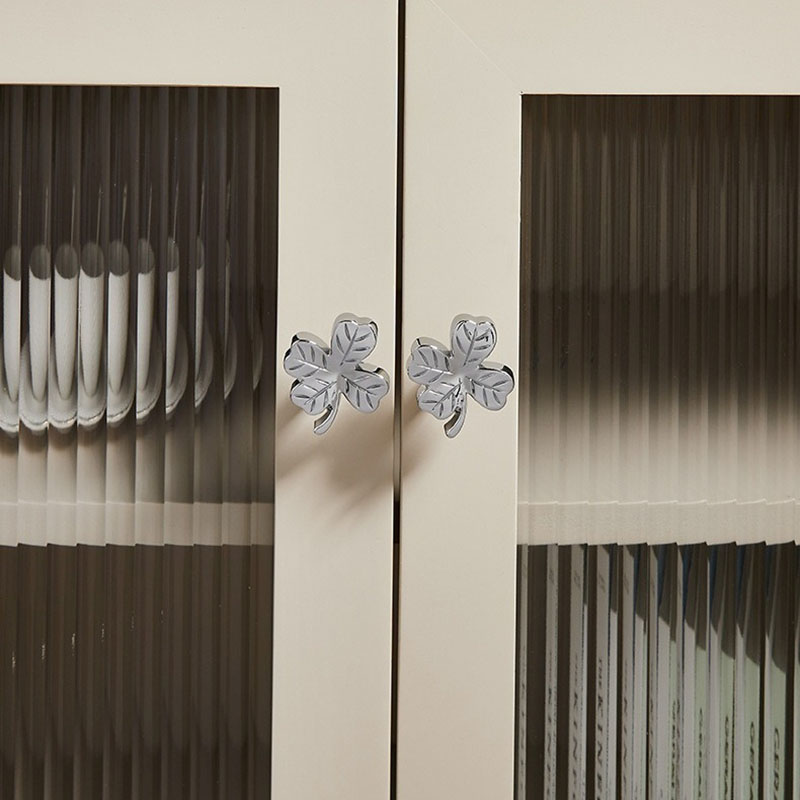 Núm tay nắm tủ đồng thau hình cỏ may mắn KPA9407 | Flexdecor VN | 14 Núm tay nắm tủ đồng thau hình cỏ may mắn KPA9407 | Flexdecor VN | 13