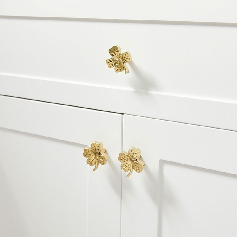 Núm tay nắm tủ đồng thau hình cỏ may mắn KPA9407 | Flexdecor VN | 16 Núm tay nắm tủ đồng thau hình cỏ may mắn KPA9407 | Flexdecor VN | 15
