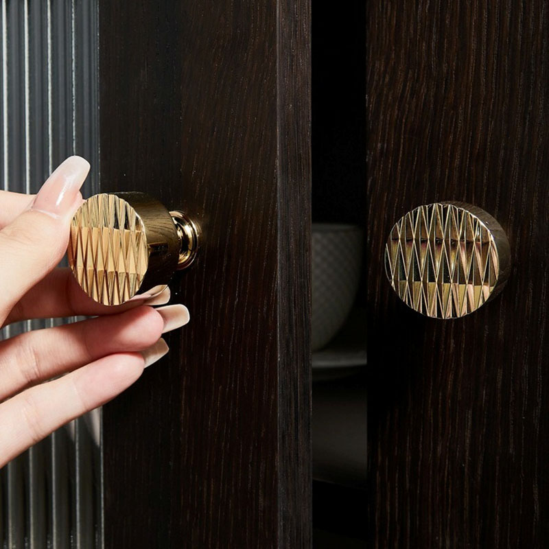 Núm tay nắm tủ đồng thau vân kim cương KPA434 | Flexdecor VN | 19 Núm tay nắm tủ đồng thau vân kim cương KPA434 | Flexdecor VN | 18