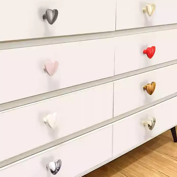 Tay nắm tủ hợp kim trái tim sắc màu VTR97 | Flexdecor VN | 14 Tay nắm tủ hợp kim trái tim sắc màu VTR97 | Flexdecor VN | 13