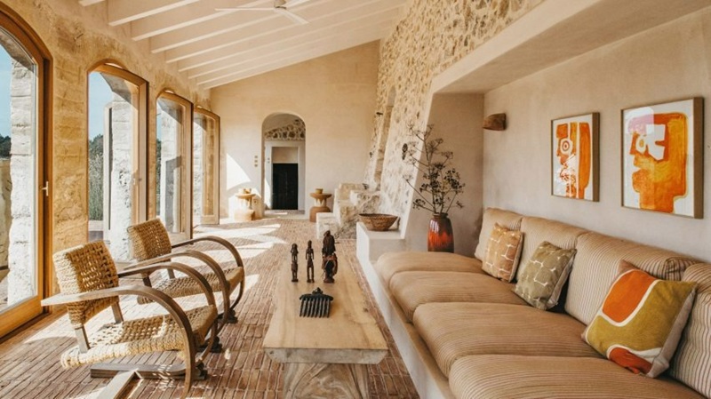 Không gian sống tuyến tính trong một ngôi nhà nghỉ dưỡng ở vùng nông thôn Menorca, Tây Ban Nha