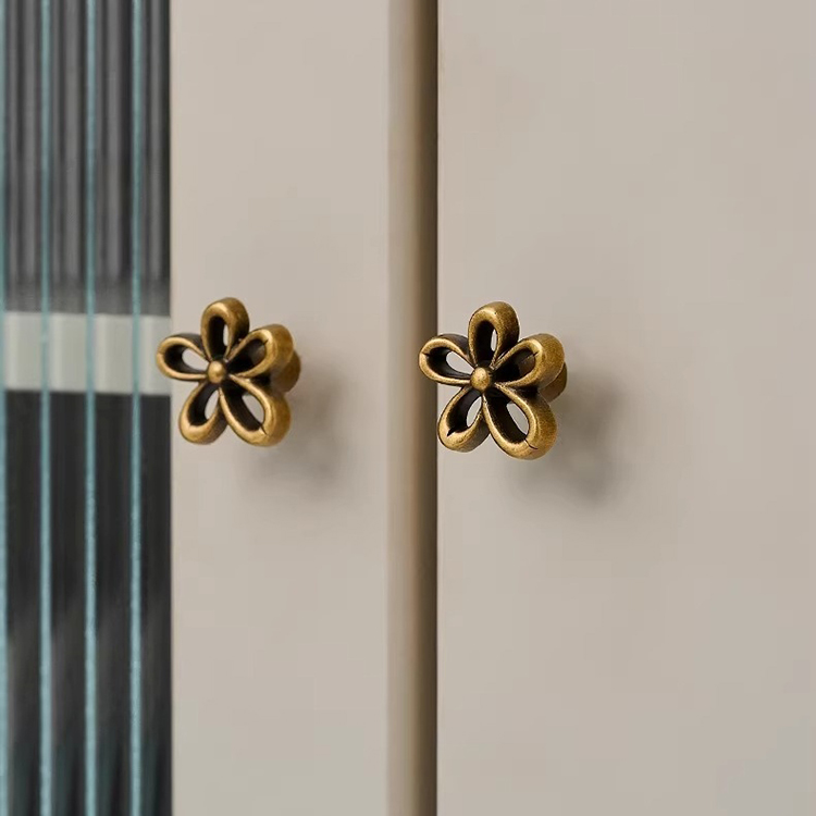 Núm tay nắm tủ đồng Retro nghệ thuật HAGTS02 | Flexdecor VN | 31 Núm tay nắm tủ đồng Retro nghệ thuật HAGTS02 | Flexdecor VN | 30