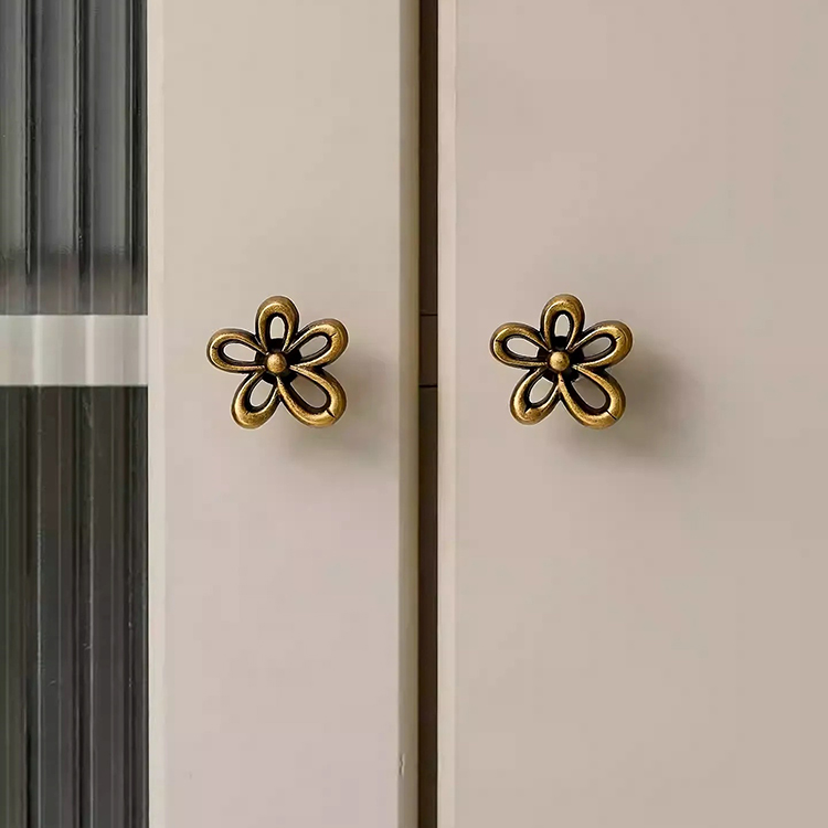 Núm tay nắm tủ đồng Retro nghệ thuật HAGTS02 | Flexdecor VN | 21 Núm tay nắm tủ đồng Retro nghệ thuật HAGTS02 | Flexdecor VN | 20