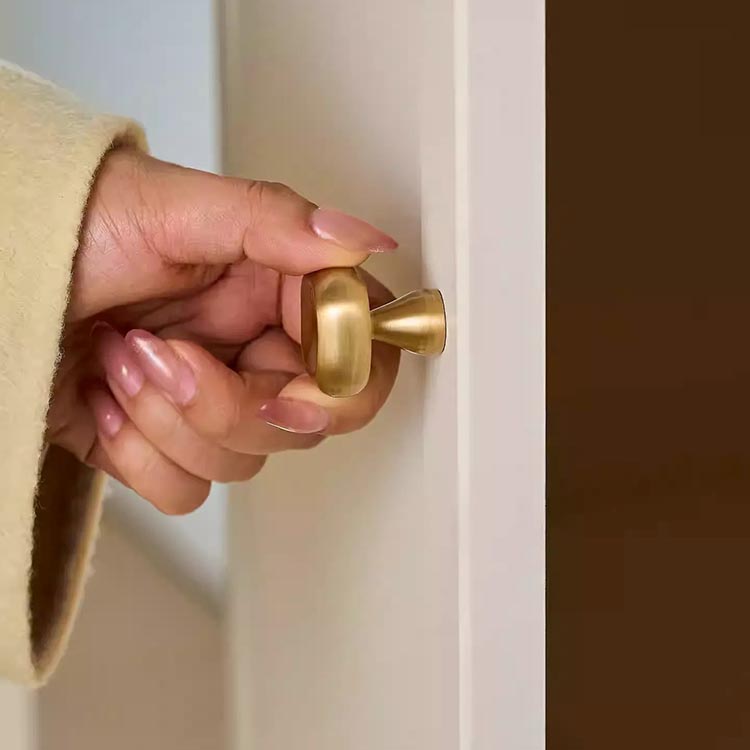 Núm tay nắm tủ đồng khối vuông mềm mại LKTBS02 | Flexdecor VN | 16